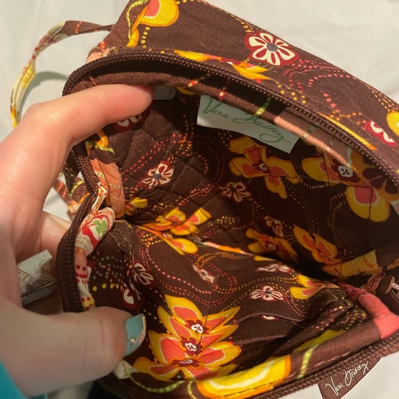 Vera Bradley crossbody⭐️ - Picture 3 of 3